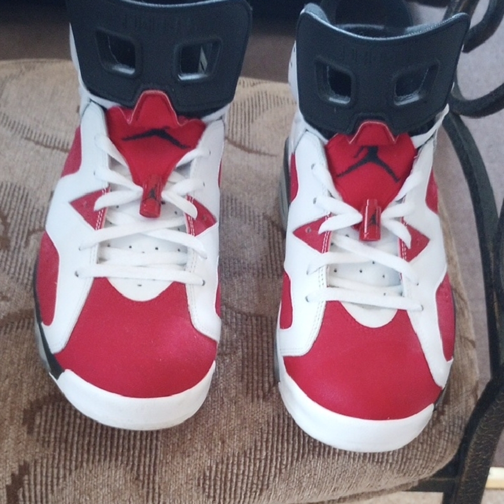 2 Pairs Jordan 6